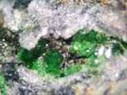 Grenat ouvarovite